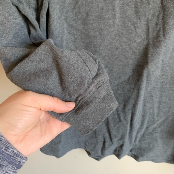 Mens Crew Neck Long sleeve Gray top size medium - Picture 3 of 7